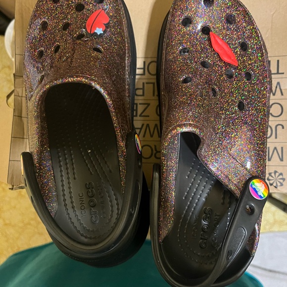 Crocs💜Size 7💜 - Picture 2 of 15